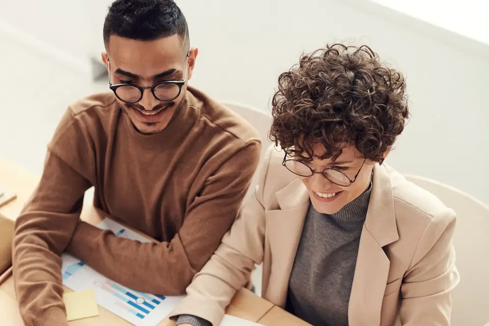 Two colleagues working through a LinkedIn training exercise